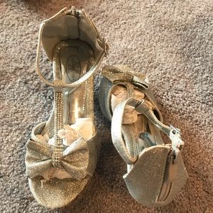 Kids size 1 Silver kitten heels